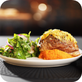 ЗАПЕЧЕННАЯ СВИНИНА С ГРИБАМИ И КАРТОФЕЛЬНЫМ ПЮРЕ